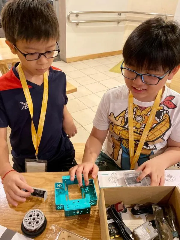 Assembling robotics